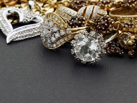 Can You Mix Silver And Gold Jewelry