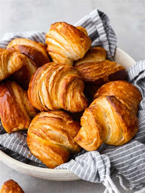 Do They Put Egg In Croissant