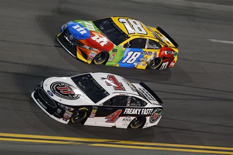 How Fast Does Nascar Cars Go