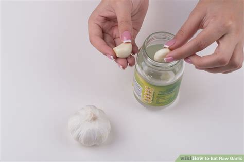 Is It Good To Eat Raw Garlic