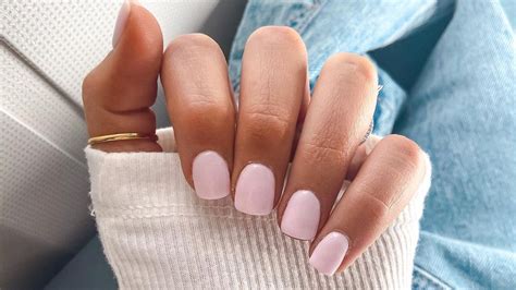What Are Dip Nails