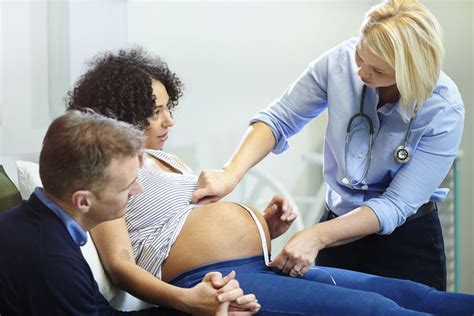 What Does A Midwife Do