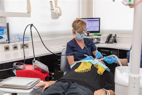 What Is A Periodontist