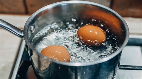 What Prevents Eggs From Cracking When Boiling