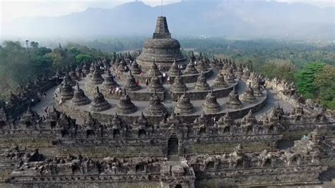 Who Built Candi Borobudur