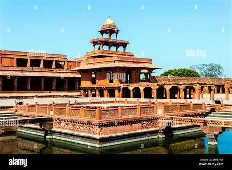 Who Built Fatehpur Sikri