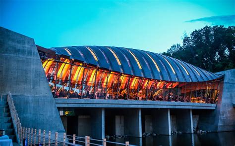 Who Designed Crystal Bridges