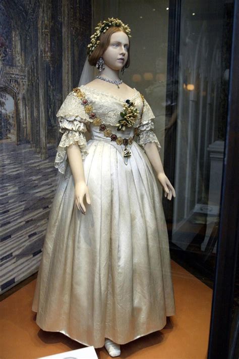 Who Designed Queen Victoria's Wedding Dress